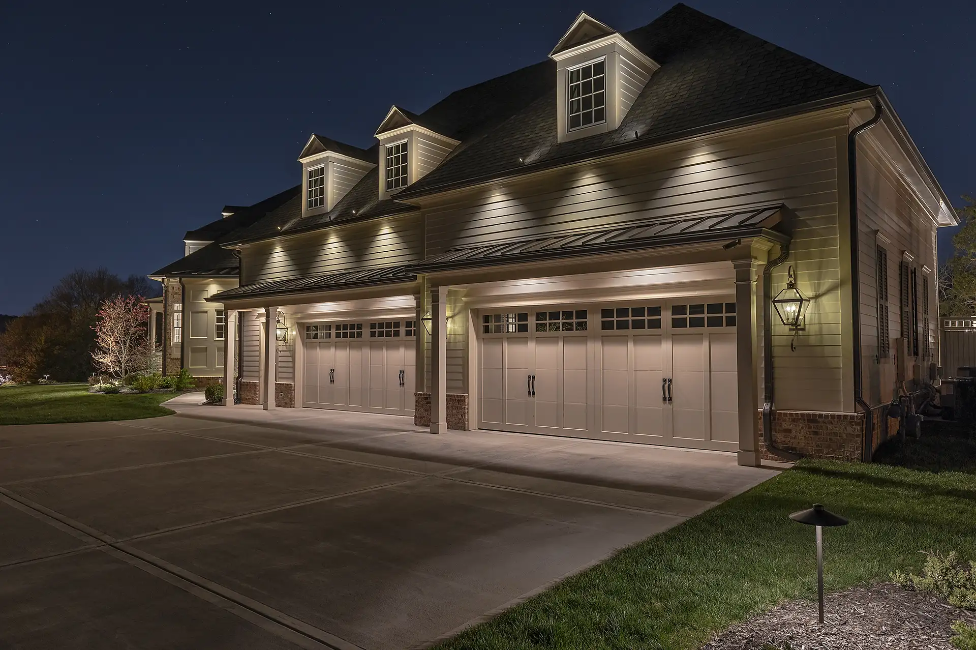Knox residence image 4 garage doors driveway Lighthouse Outdoor Lighting and Audio Nashville TN Tennessee