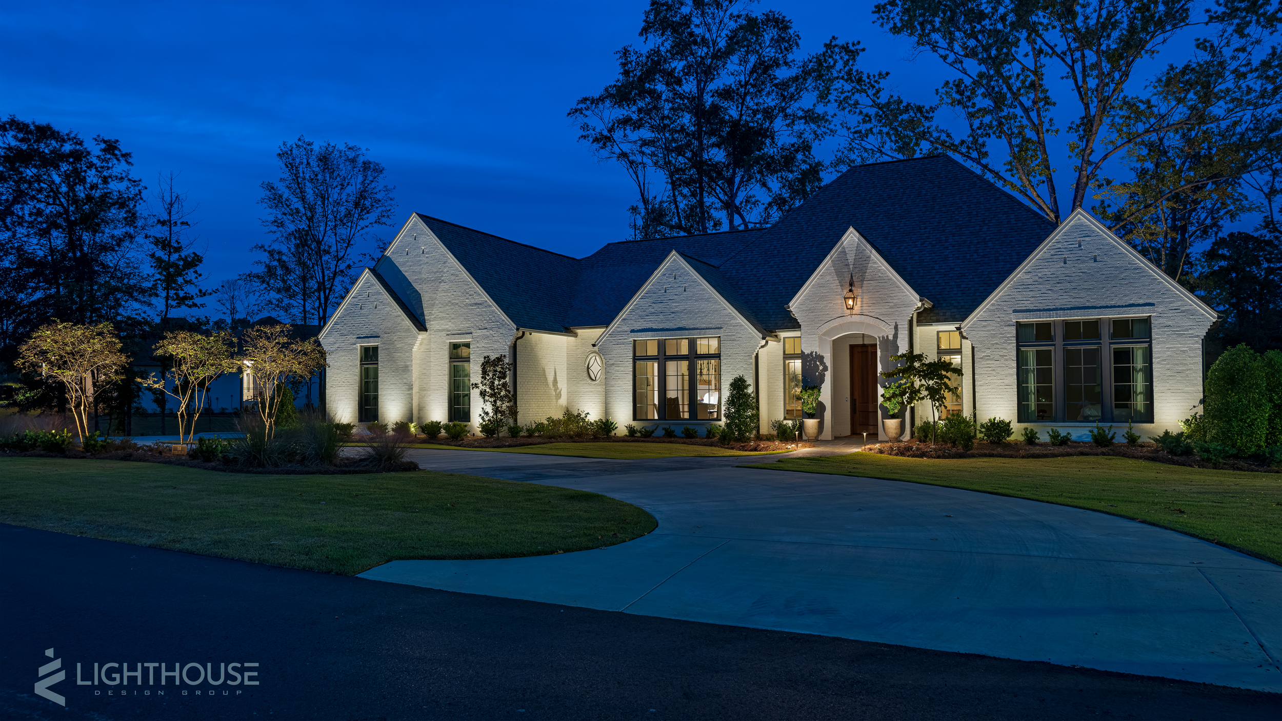 Low Voltage up-lighting in Columbia, MS