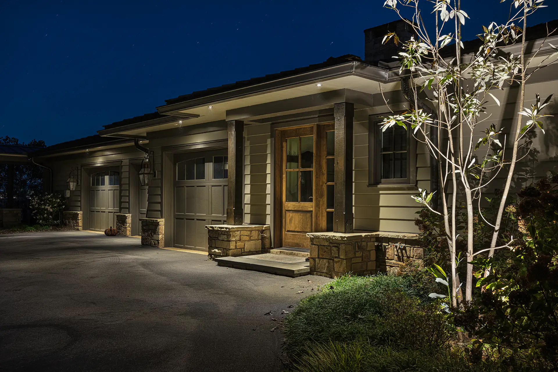 Flicker Ct image 4 garage side entry Lighthouse Outdoor Lighting and Audio Knoxville TN