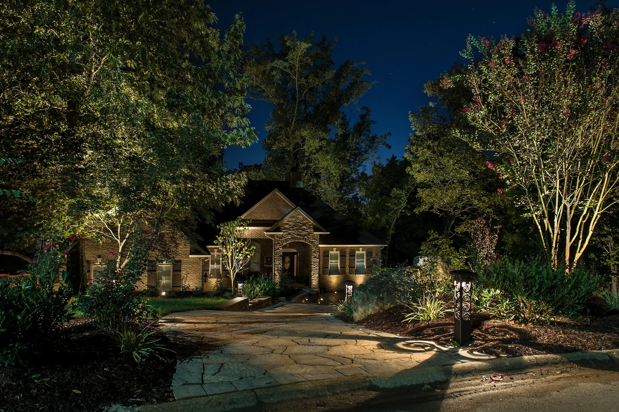 TAILORED OUTDOOR LIGHTING DESIGNS FOR YOUR OAK HILL RESIDENTIAL PROPERTY